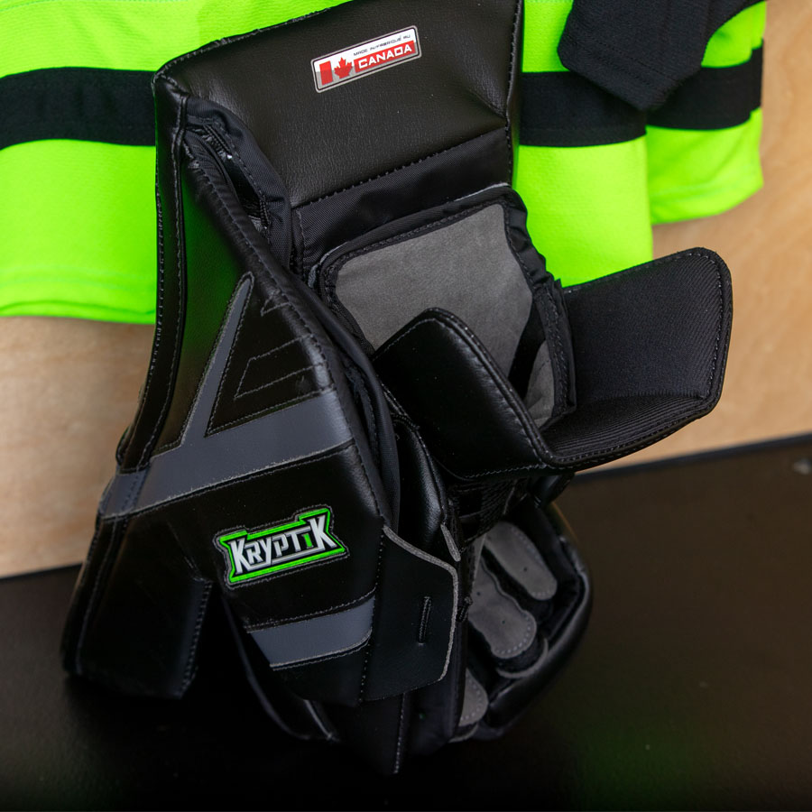LOW HINGED CUFF